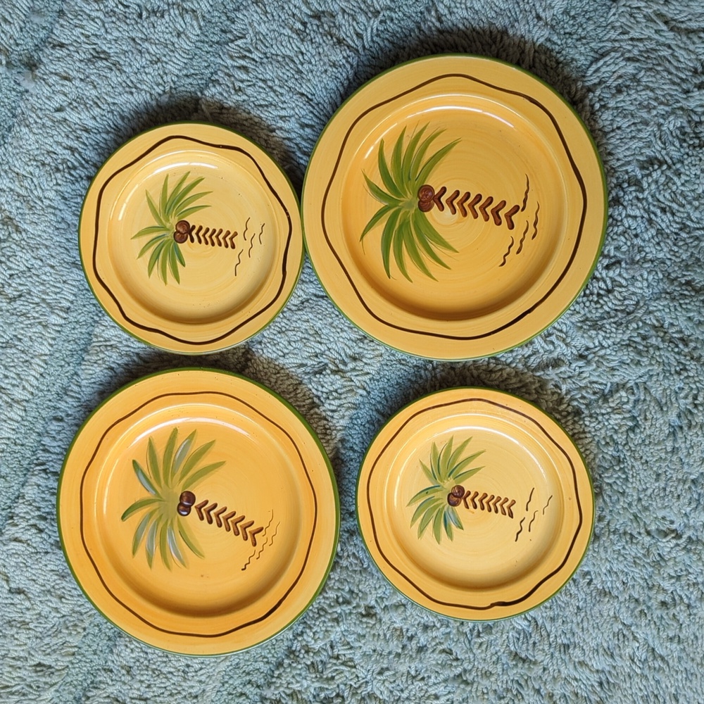 🆕 set of 4 island palm plates